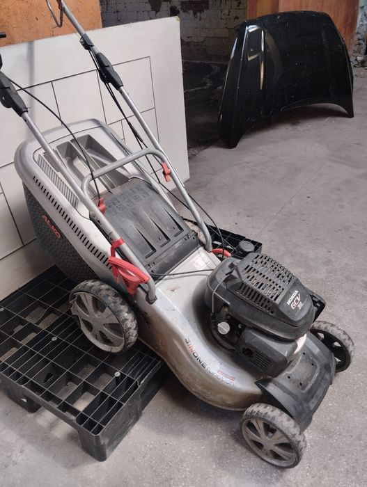 Самоходна бензинова косачка Honda