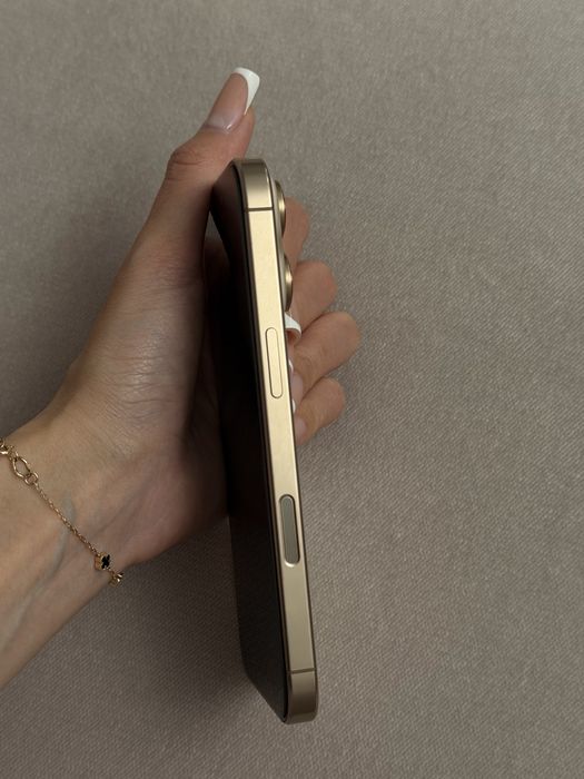 Продам айфон 16 pro на 512 gb