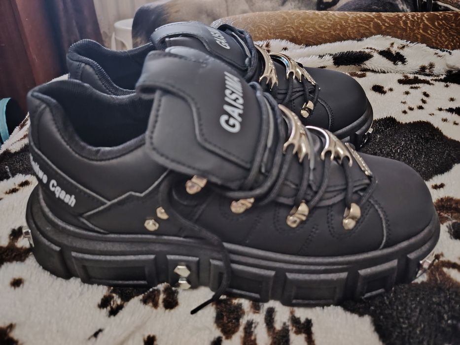 Продаю осенние ботинки