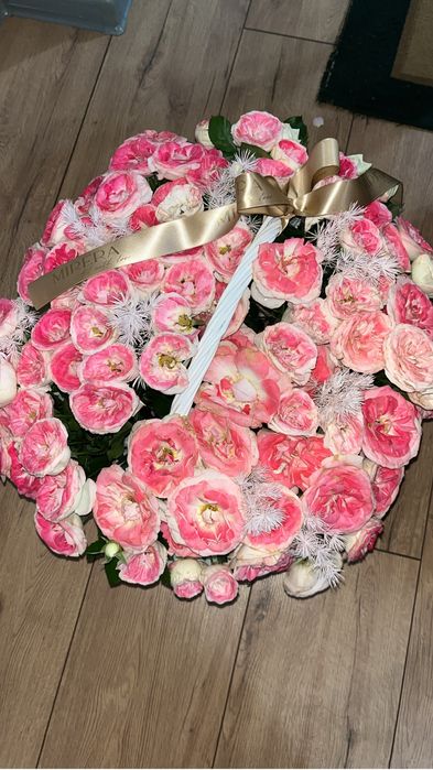 букет цветов в корзине