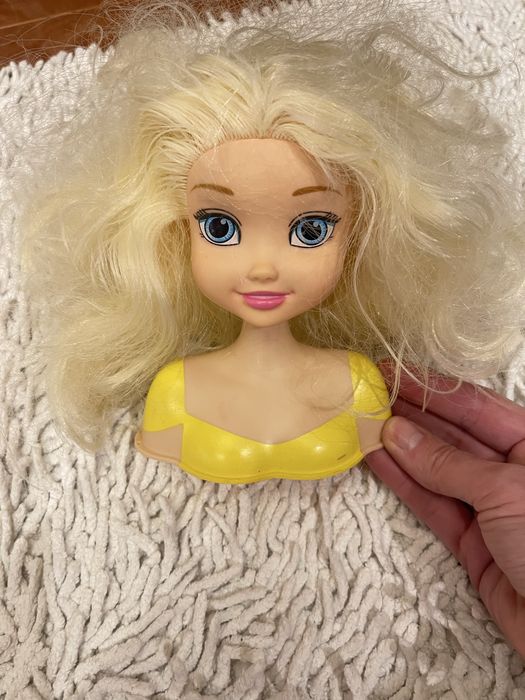 Кукла -голова доя причесок . В отличном состоянии