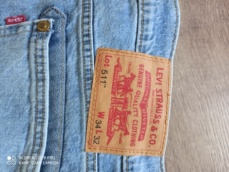 Продам джинсы мужские