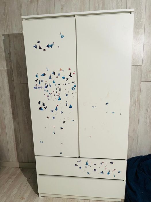 Продается детский шкаф для одежды.
