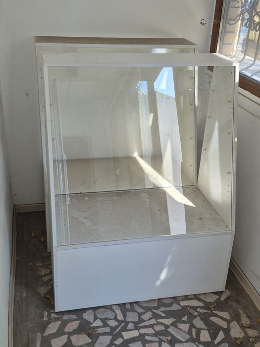 Витрины белые две штуки