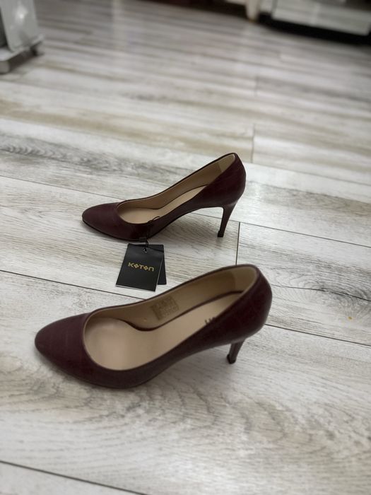 Pantofi NOI Koton burgundy toc mediu stiletto eleganți