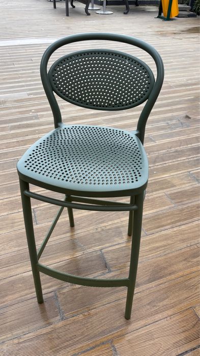 Scaune din plastic – joase și de bar | terasă / HoReCa