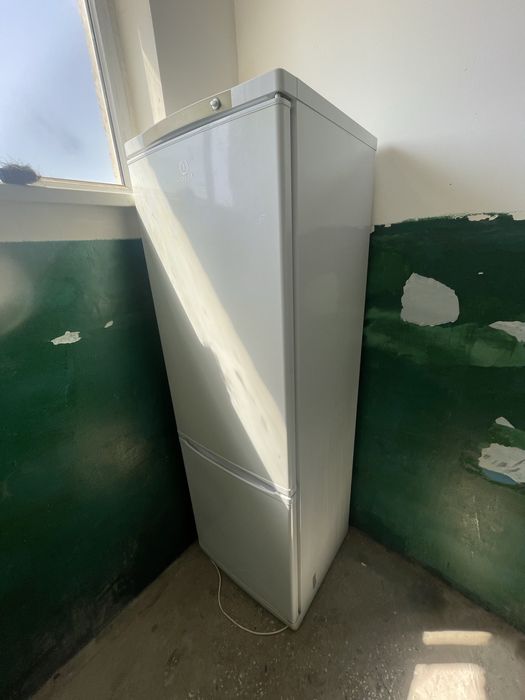 Холодильник INDESIT