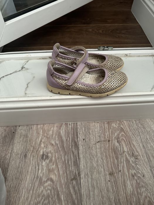 Продам детскую обувь