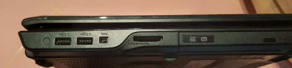 Laptop Asus 17" Ultra (pentru piese)