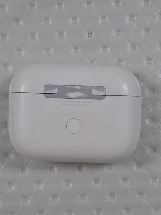 AirPods Pro 2
Несколько царапин, о