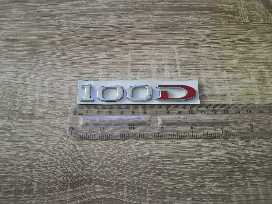 сребрист надпис Tesla Тесла 100D