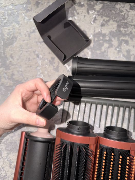 Продаю  Dyson напишите