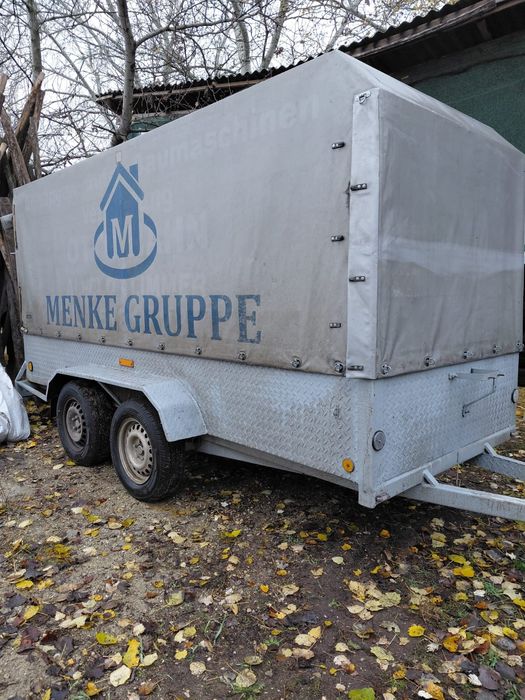 Vând remorca transport