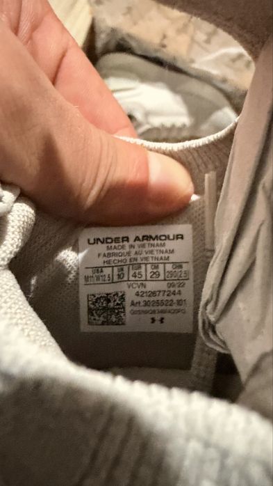 Under armour hovr phantom 3 storm marimea 45 noi nepurtati.