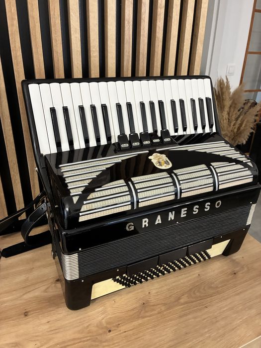 Acordeon Weltmeister SeperatoStandard cu 96 basi