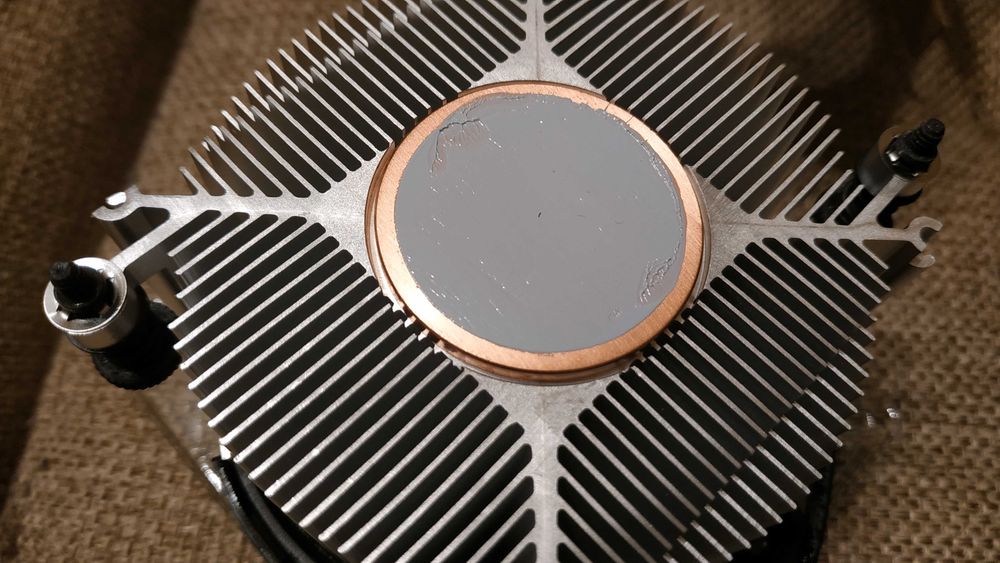 KIT GAMING Gigabyte B450I Aorus wifi Rysen 7 5700G Vega 8 wraith spire