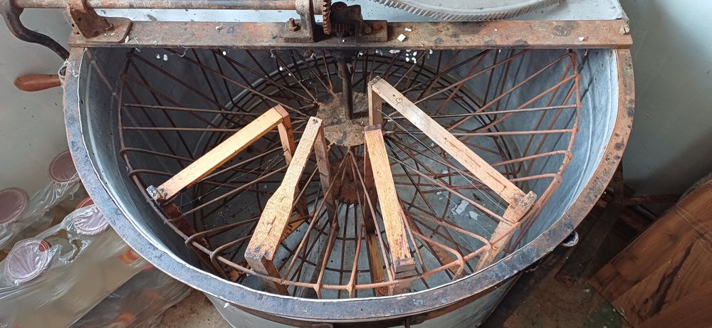 Центрофуга за мед