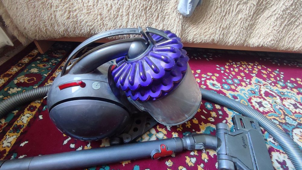 Пылесос Dyson DC52