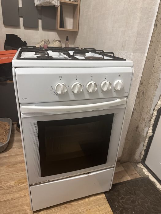 Продам газовую плиту б/у 5000тг