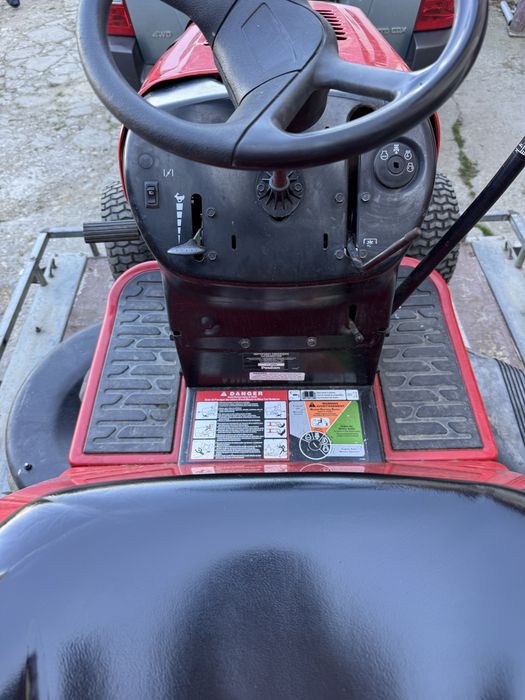 Tractor de tuns iarba