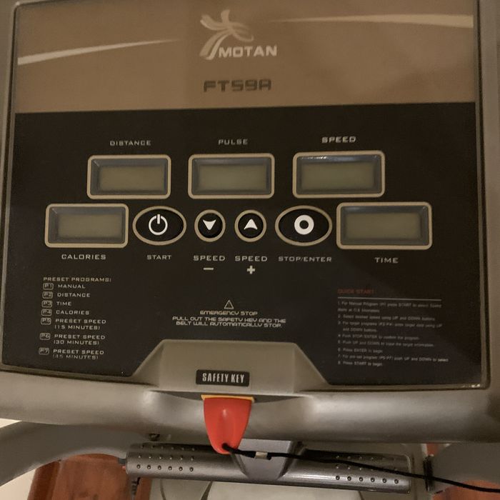 Продам срочно беговую дорожку