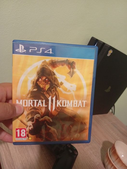 Продавам PS4 pro с два контролера и  5 игри