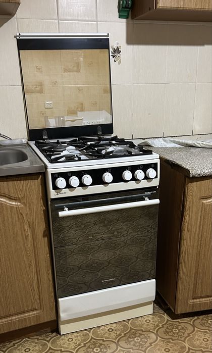 Продам газ плиту бу