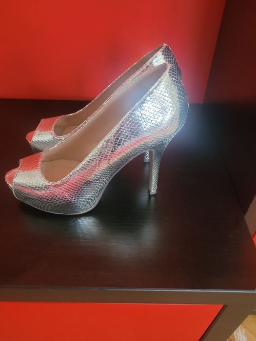 Pantofi eleganti