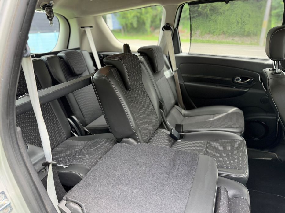 Renault Grand Scenic 7 locuri si in Rate