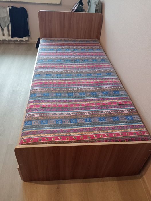Односпальная кровать