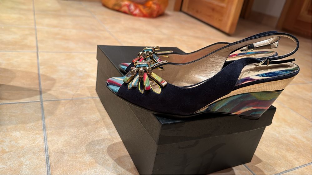 Туфли на танкетке