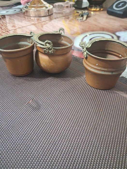 Vând 3 mini-caldari(sau ceaune/galeti decorative din cupru cu mâner de alama