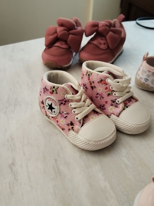 Обувки и пантафи за бебета