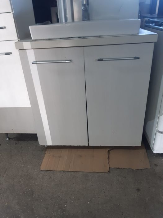 Vand Set de baie: mobilier, lavoar, dulap.