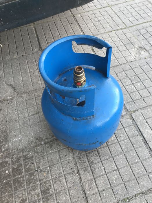 Газова  бутилка  12   литра .