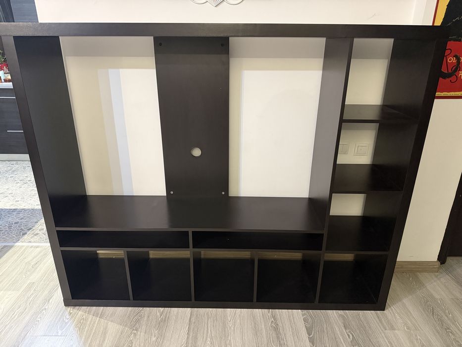 Comoda TV cu spatii depozitare