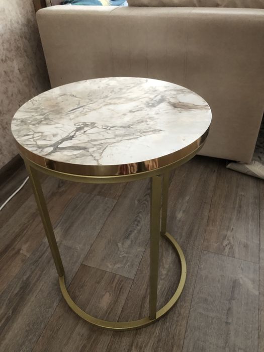 Журнальный столик