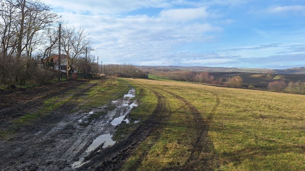 Parcele intravilan cu utilitați