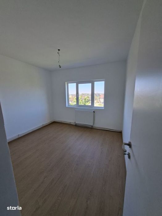 Apartament 3 camere, et. 3,  54 mp utili