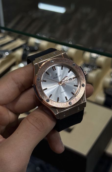 продам часы Hublot