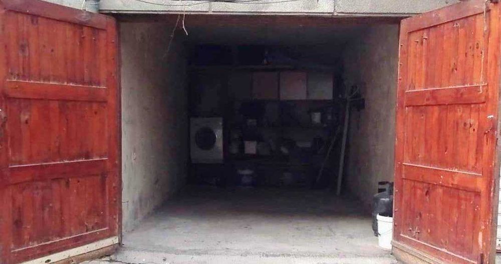 Лицев гараж ул. Кавала, под Ритуална зала 18 м2 нето. Южен