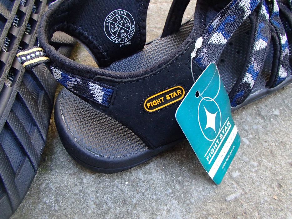 Продавам леки дишащи сандали с протектор отпред за предпазване от у