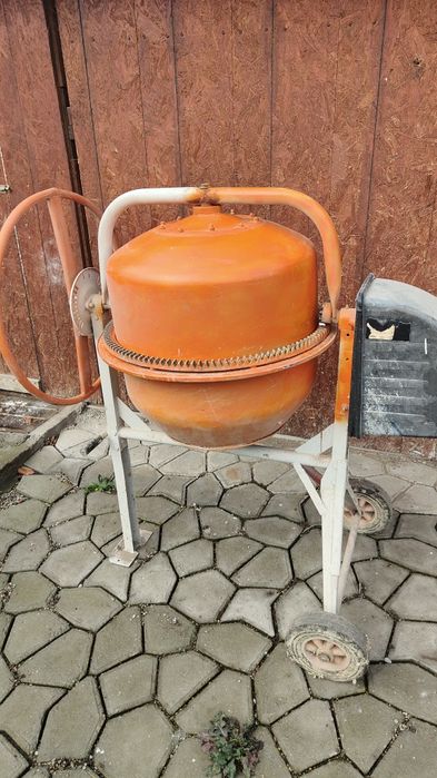 De vînzare betoniera 180 l