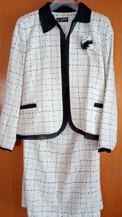 Рокля+Дамски костюми с пола  или панталон