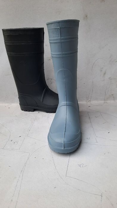 Резиновые сапоги.
