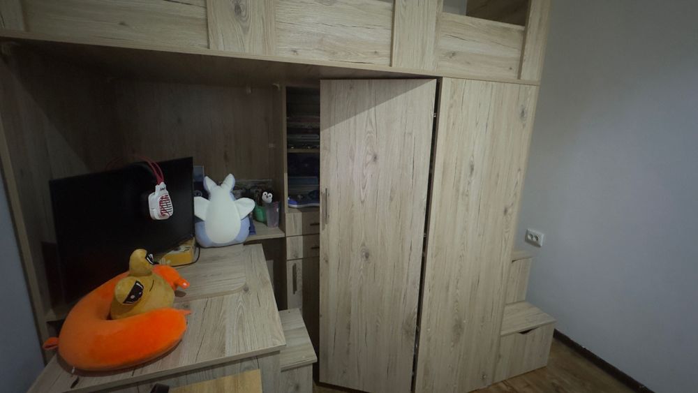 Детский гарнитур, двухэтажная кровать со шкафом и письменным столом