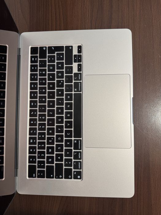 MacBook Air M2 15” / 512GB / 8GB
