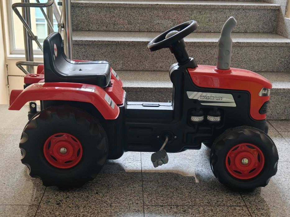 Детски трактор с педали