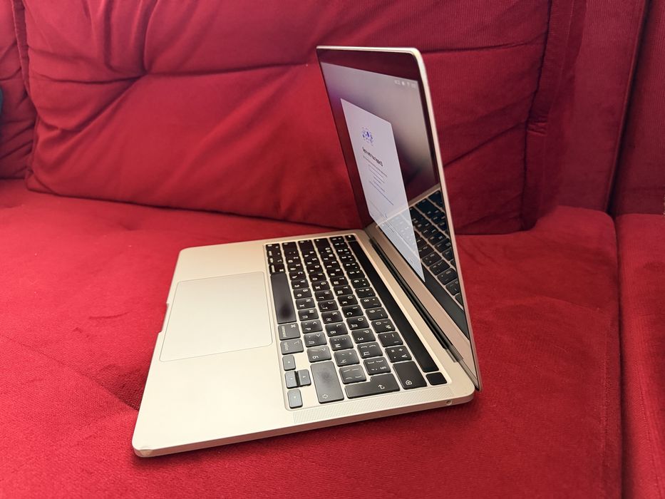 MacBook Pro 2020 M1 | 13 inch | 8GB RAM | 512GB SSD