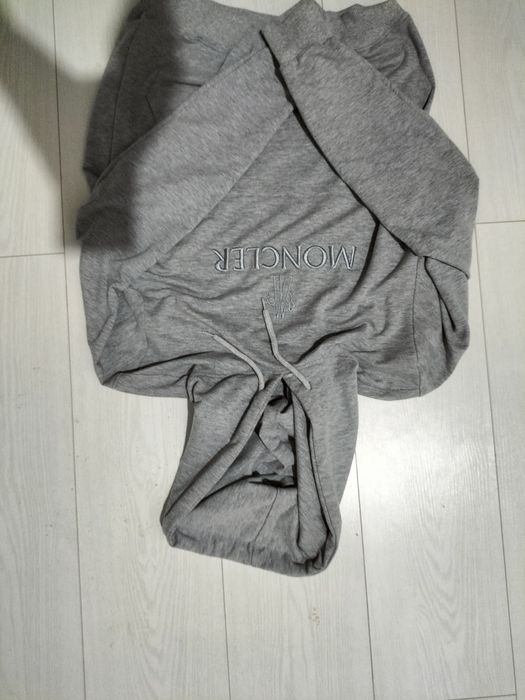 Продам худи essentials,moncler